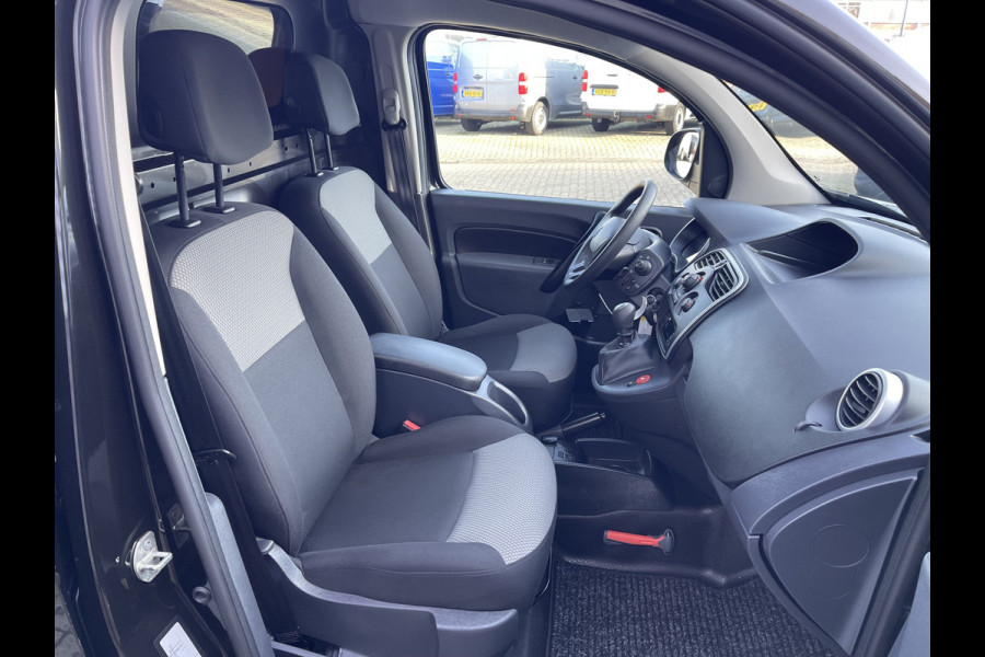 Renault Kangoo 1.5 Blue dCi 95pk Work Edition / zwart metallic / vaste prijs rijklaar € 12.950 ex btw / lease vanaf € 218 / airco / cruise / trekhaak / dakdragers / euro 6 / bpm vrij !