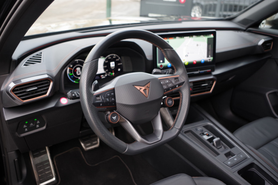 CUPRA Formentor 1.4 e-Hybrid 245 PK VZ Copper Edition PHEV, Panoramadak, Lederen Kuipstoelen, Memory, Camera, Adap. Cruise Control