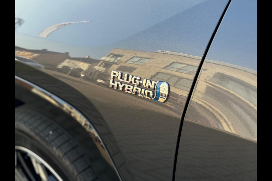 Toyota RAV4 2.5 Plug-in Hybrid AWD Bi-Tone Plus| Trekhaak, JBL, Leer, Stoelventilatie, 360 Camera, Geheugenfunctie, Head up display, 4X4, Ze