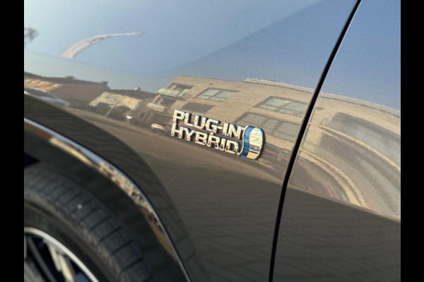 Toyota RAV4 2.5 Plug-in Hybrid AWD Bi-Tone Plus| Trekhaak, JBL, Leer, Stoelventilatie, 360 Camera, Geheugenfunctie, Head up display, 4X4, Ze