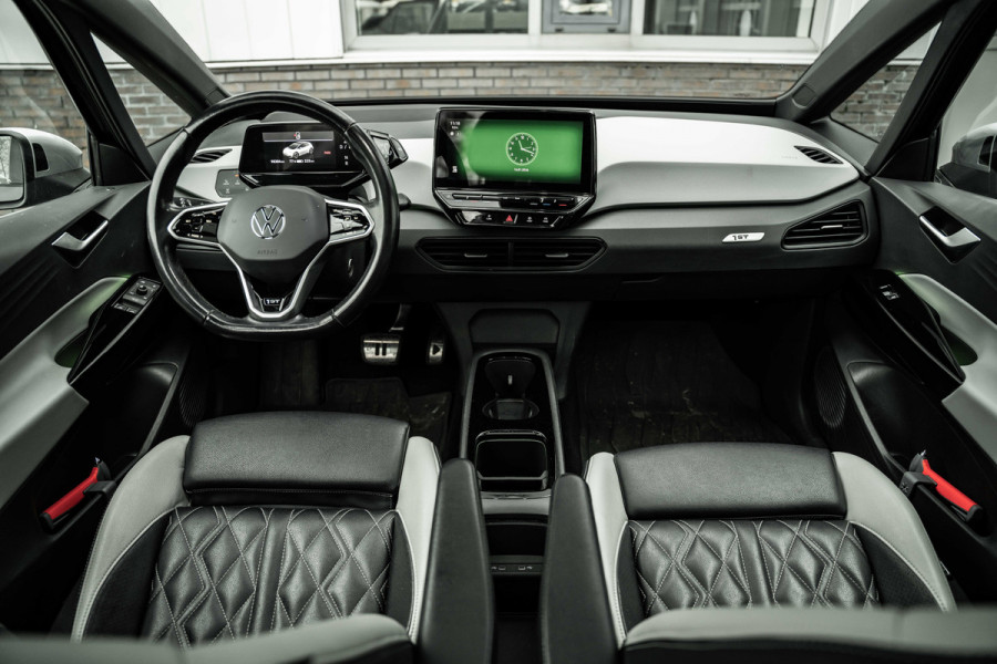 Volkswagen ID.3 First Max | SOH 91% | ACC | Lederen bekleding massage | HUD | Pano dak | Apple Car | Trekhaak VW |