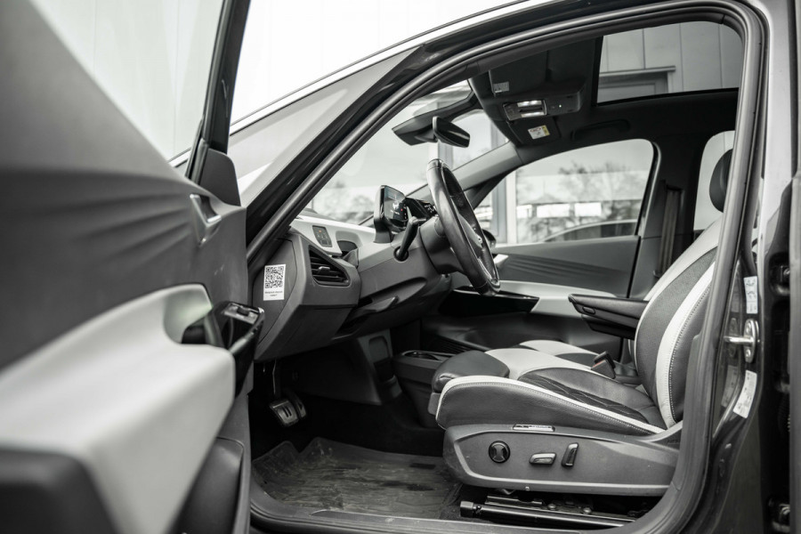 Volkswagen ID.3 First Max | SOH 91% | ACC | Lederen bekleding massage | HUD | Pano dak | Apple Car | Trekhaak VW |