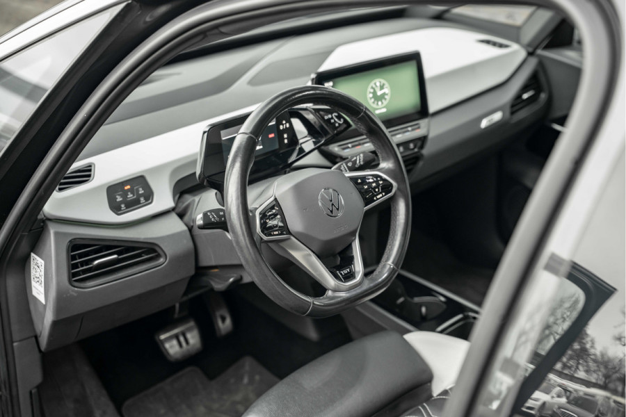 Volkswagen ID.3 First Max | SOH 91% | ACC | Lederen bekleding massage | HUD | Pano dak | Apple Car | Trekhaak VW |