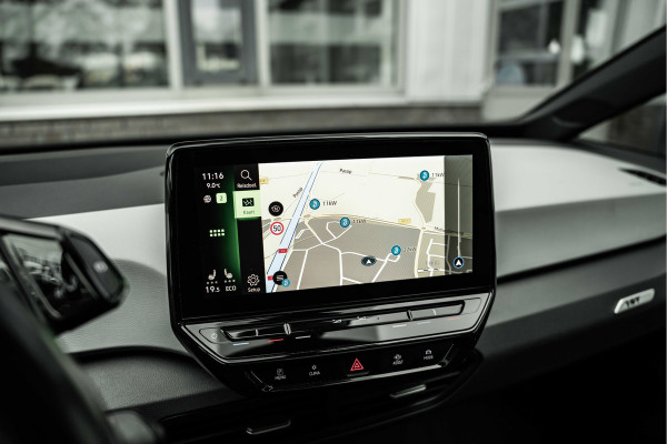 Volkswagen ID.3 First Max | SOH 91% | ACC | Lederen bekleding massage | HUD | Pano dak | Apple Car | Trekhaak VW |