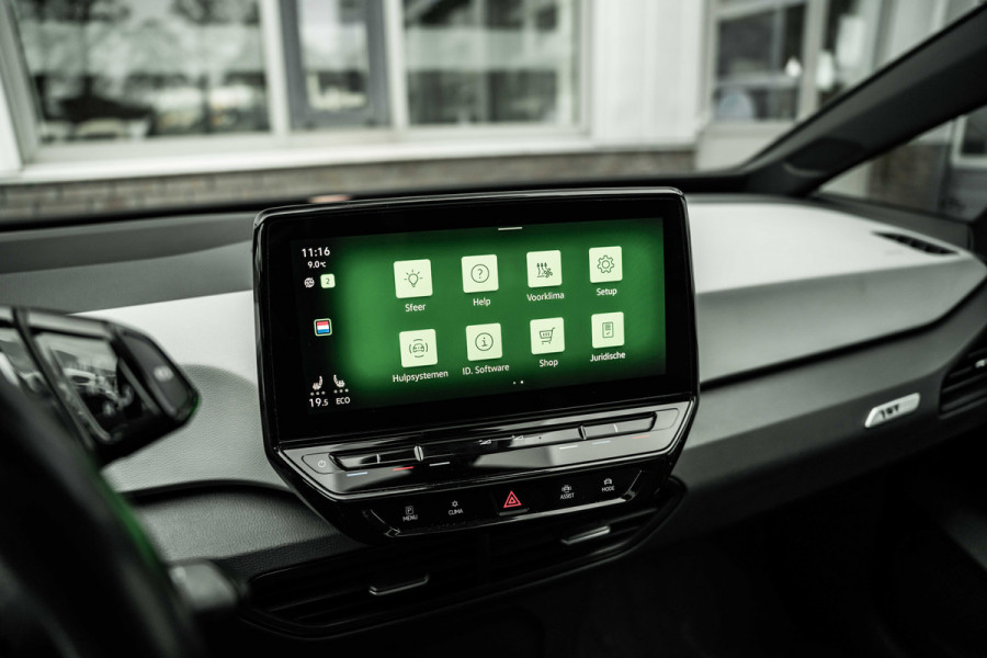 Volkswagen ID.3 First Max | SOH 91% | ACC | Lederen bekleding massage | HUD | Pano dak | Apple Car | Trekhaak VW |