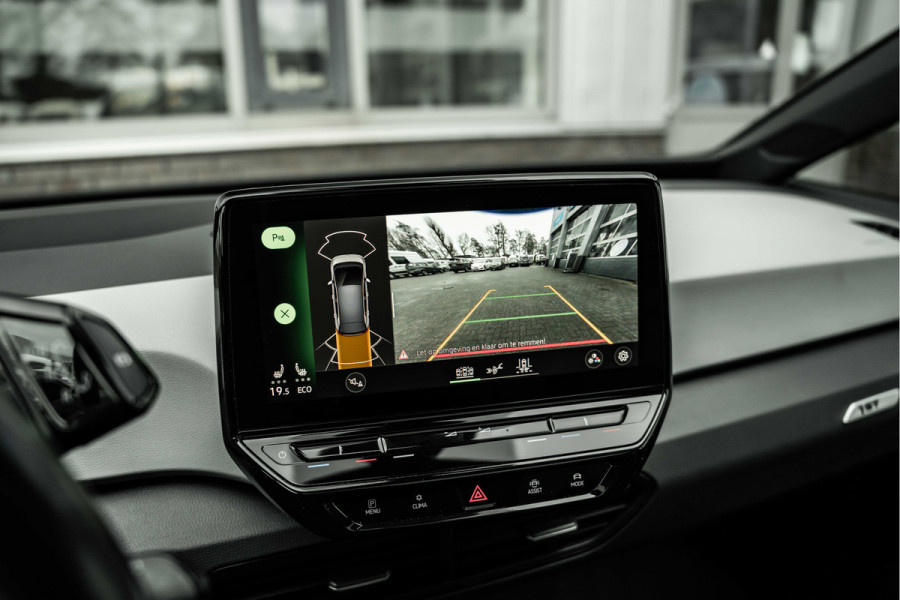 Volkswagen ID.3 First Max | SOH 91% | ACC | Lederen bekleding massage | HUD | Pano dak | Apple Car | Trekhaak VW |