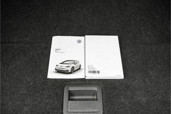 Volkswagen ID.3 First Max | SOH 91% | ACC | Lederen bekleding massage | HUD | Pano dak | Apple Car | Trekhaak VW |