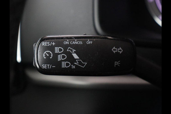 Škoda Karoq 1.0 TSI Style | Camera | Carplay | Navigatie | Full LED | Climate control | Parkeerhulp | Cruise control | Bluetooth