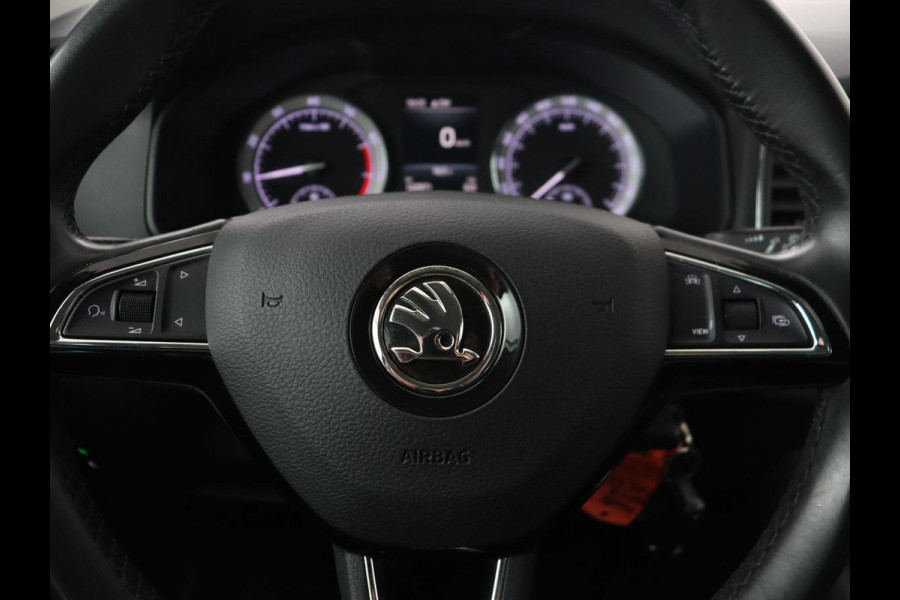 Škoda Karoq 1.0 TSI Style | Camera | Carplay | Navigatie | Full LED | Climate control | Parkeerhulp | Cruise control | Bluetooth