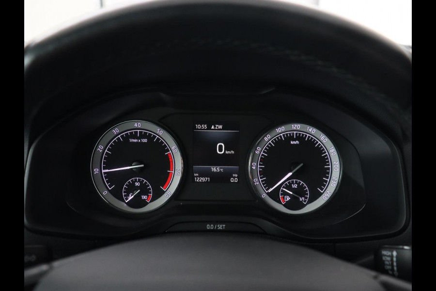 Škoda Karoq 1.0 TSI Style | Camera | Carplay | Navigatie | Full LED | Climate control | Parkeerhulp | Cruise control | Bluetooth