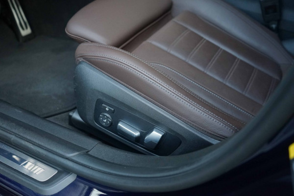 BMW 3 Serie Touring 330e xDrive M-Sport Individual