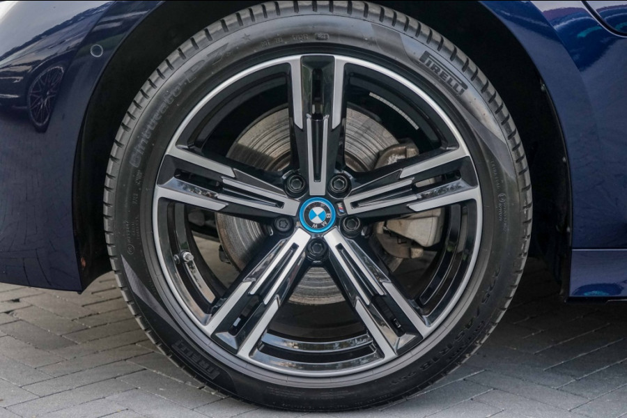 BMW 3 Serie Touring 330e xDrive M-Sport Individual