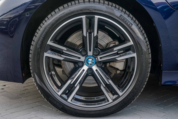 BMW 3 Serie Touring 330e xDrive M-Sport Individual