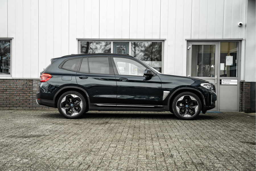 BMW iX3 Executive 80 kWh | Leder | Pano | AppleCarplay | Camera