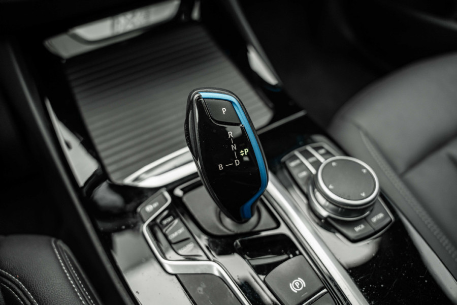 BMW iX3 Executive 80 kWh | Leder | Pano | AppleCarplay | Camera