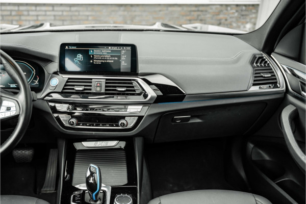 BMW iX3 Executive 80 kWh | Leder | Pano | AppleCarplay | Camera
