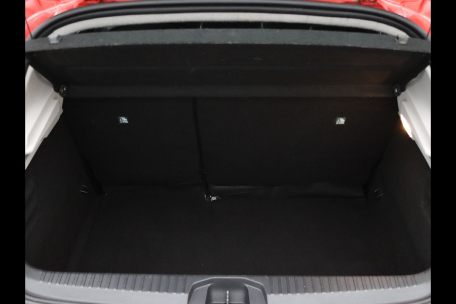 Renault Clio 100pk TCe Intens Cruise | Climate | Carplay | Parkeersens. achter