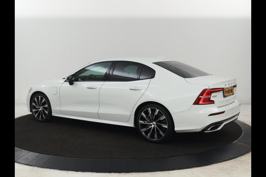 Volvo S60 2.0 Recharge T6 AWD R-Design | Stoelverwarming | Adaptive cruise | Harman/Kardon | Camera | Half leder | Sportstoelen | Keyless | Carplay | Navigatie | PHEV | Plug In