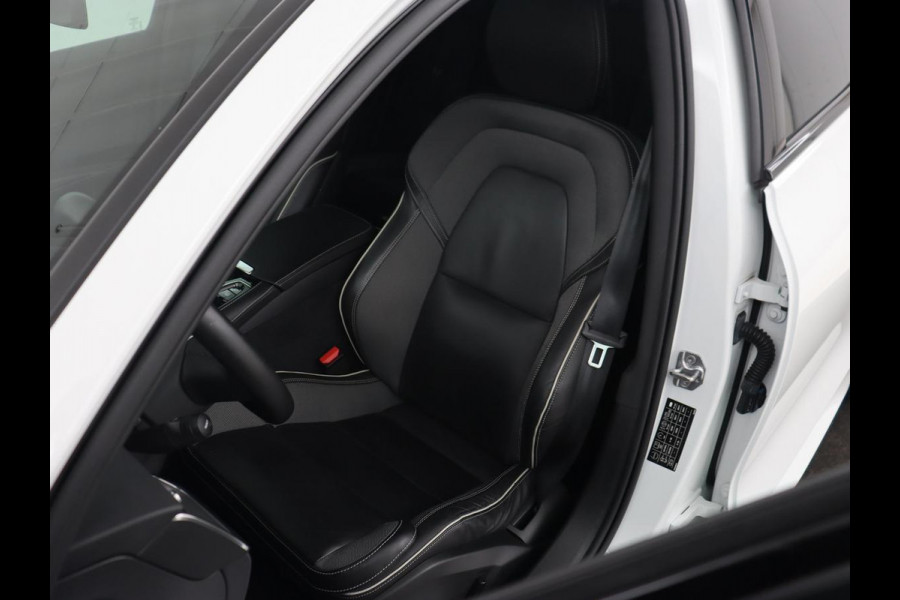 Volvo S60 2.0 Recharge T6 AWD R-Design | Stoelverwarming | Adaptive cruise | Harman/Kardon | Camera | Half leder | Sportstoelen | Keyless | Carplay | Navigatie | PHEV | Plug In