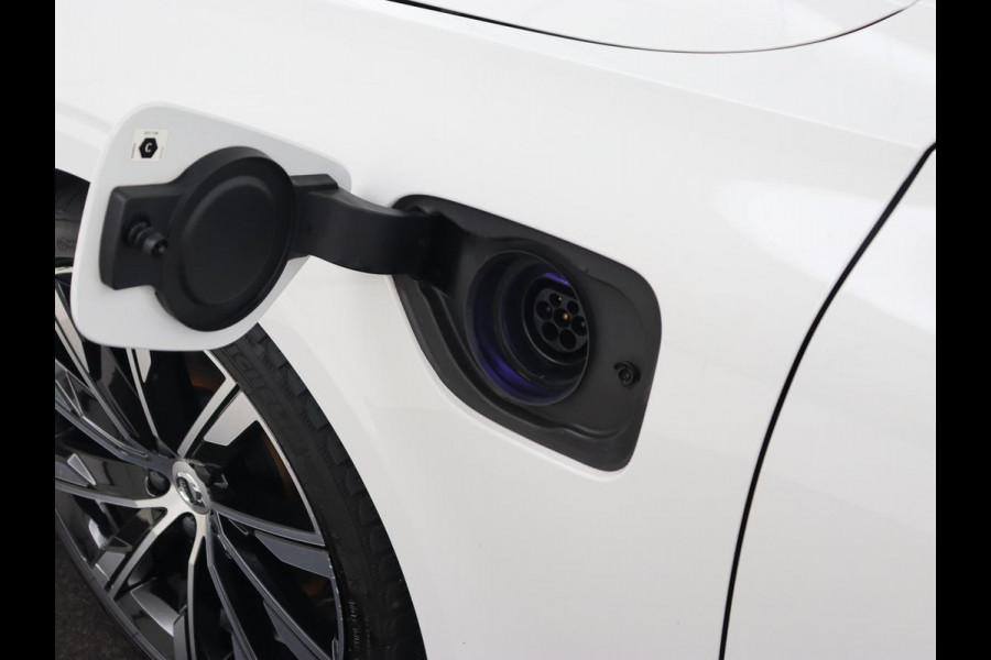 Volvo S60 2.0 Recharge T6 AWD R-Design | Stoelverwarming | Adaptive cruise | Harman/Kardon | Camera | Half leder | Sportstoelen | Keyless | Carplay | Navigatie | PHEV | Plug In