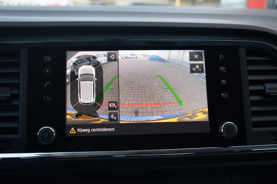 Seat Ateca 1.0 EcoTSI Style Business Intense | Trekhaak | Apple CarPlay | Camera | Climate