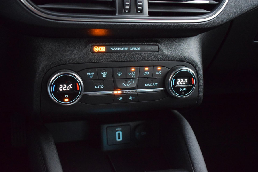 Ford Focus Wagon 1.5 EcoBlue Titanium Business | Automaat | Trekhaak | Apple CarPlay | Climate