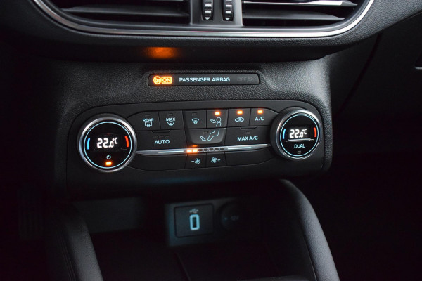 Ford Focus Wagon 1.5 EcoBlue Titanium Business | Automaat | Trekhaak | Apple CarPlay | Climate