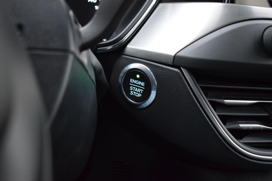 Ford Focus Wagon 1.5 EcoBlue Titanium Business | Automaat | Trekhaak | Apple CarPlay | Climate