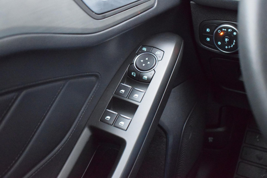 Ford Focus Wagon 1.5 EcoBlue Titanium Business | Automaat | Trekhaak | Apple CarPlay | Climate