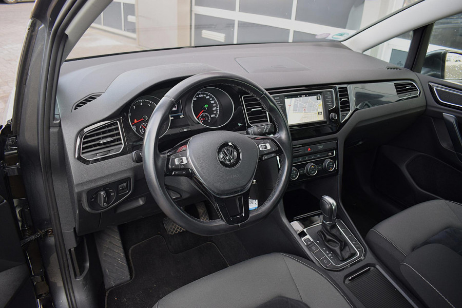 Volkswagen Golf Sportsvan 1.2 TSI Highline | Automaat | Trekhaak | Apple CarPlay | Camera