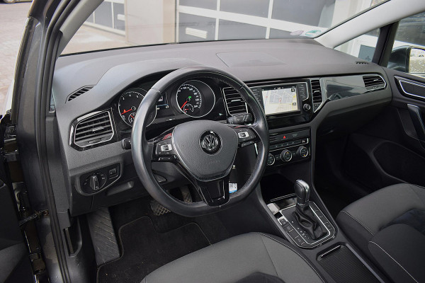 Volkswagen Golf Sportsvan 1.2 TSI Highline | Automaat | Trekhaak | Apple CarPlay | Camera