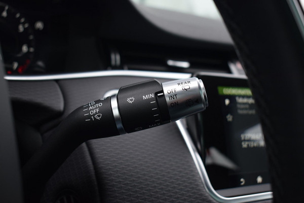 Land Rover Range Rover Evoque 2.0 P200 AWD R-Dynamic | Trekhaak | Pano | Meridian | Leer | Stuurverw.