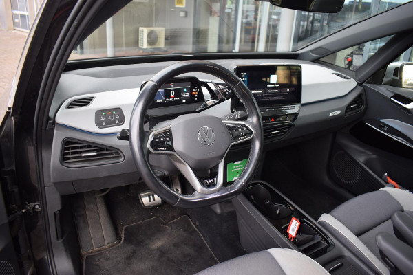 Volkswagen ID.3 First Max 58 kWh | Trekhaak | Pano | Stuur- en Stoelverwarming