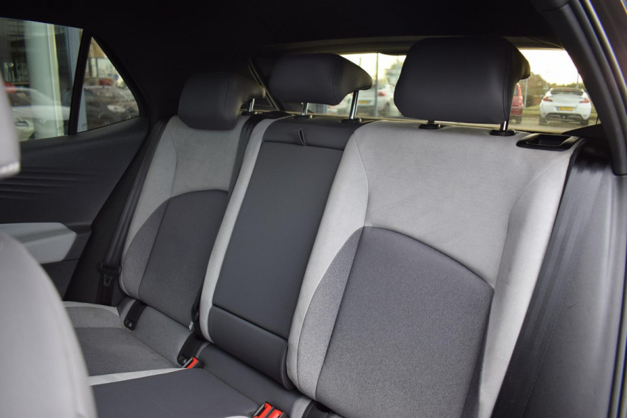 Volkswagen ID.3 First Max 58 kWh | Trekhaak | Pano | Stuur- en Stoelverwarming