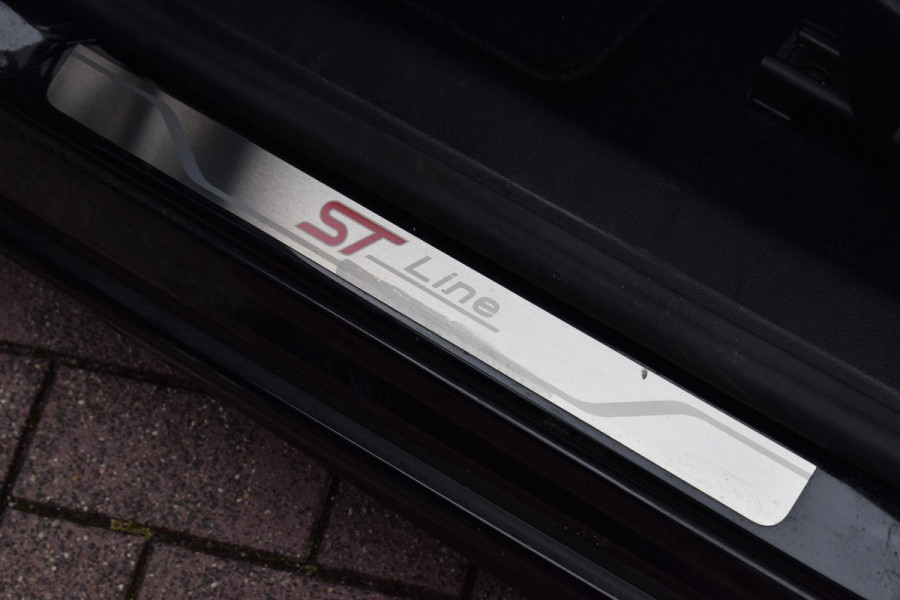 Ford FOCUS Wagon Wagon 1.5 EcoBoost ST Line Business | Apple CarPlay | Airco | Sportstoelen | Cruise