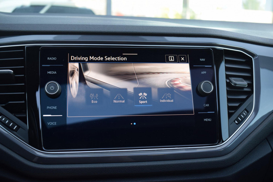 Volkswagen T-Roc 1.5 TSI Sport Business R | Pano | Half Leer | Virtual | Apple CarPlay