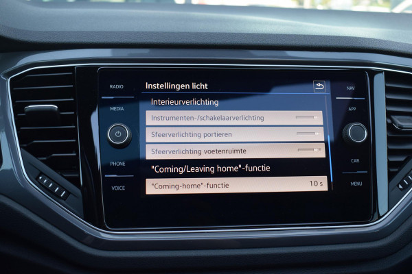 Volkswagen T-Roc 1.5 TSI Sport Business R | Pano | Half Leer | Virtual | Apple CarPlay