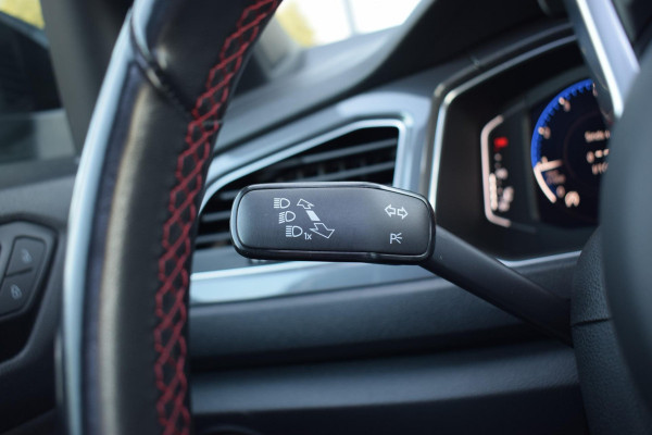 Volkswagen T-Roc 1.5 TSI Sport Business R | Pano | Half Leer | Virtual | Apple CarPlay