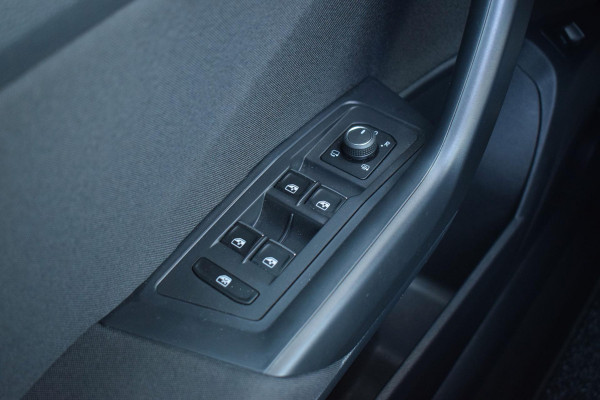 Volkswagen T-Roc 1.5 TSI Sport Business R | Pano | Half Leer | Virtual | Apple CarPlay