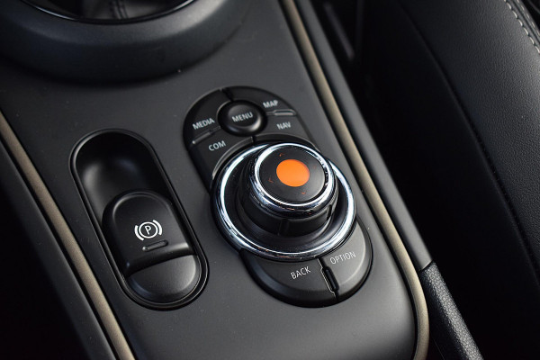 MINI Countryman Mini 1.5 Cooper Chili | Apple CarPlay | Half Leer | Stoelverwarming