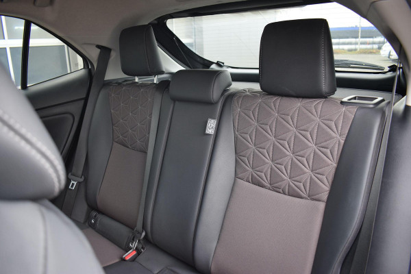 Toyota Yaris Cross 1.5 Hybrid Executive | Two Tone | Apple CarPlay | Half Leer | Stoelverwarming