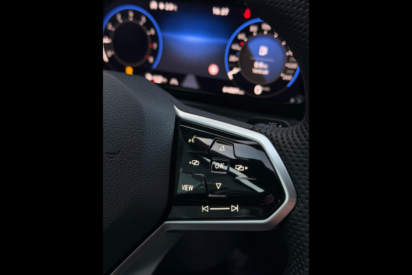 Volkswagen Golf 1.5 eTSI 3x R-Line CarPlay Camera