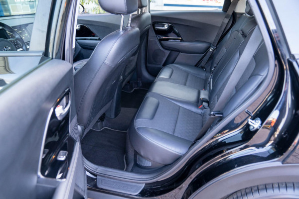 Kia Niro 1.6 GDi Hybrid DynamicLine|Prijs rijklaar incl 12 mnd garantie|Trekhaak Camera ACC Carplay