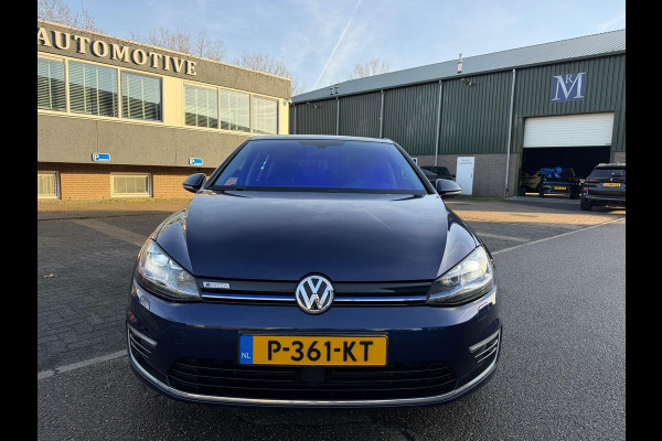 Volkswagen e-Golf e-Golf VERWACHT SOH 90% | ACHTERUITRIJ CAMERA | DIG. DASH| DODE HOEK| CARPLAY| STOELVERWARMING| LEUKE COMPLETE AUTO| RIJKLAAR INCL. 12 MND BOVAG GARANTIE