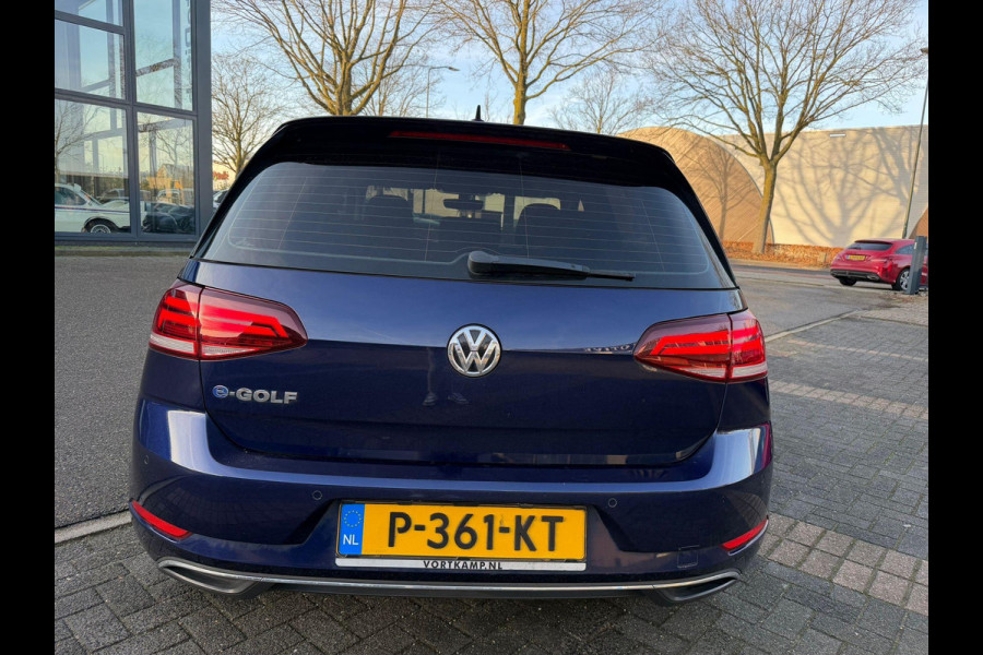 Volkswagen e-Golf e-Golf VERWACHT SOH 90% | ACHTERUITRIJ CAMERA | DIG. DASH| DODE HOEK| CARPLAY| STOELVERWARMING| LEUKE COMPLETE AUTO| RIJKLAAR INCL. 12 MND BOVAG GARANTIE