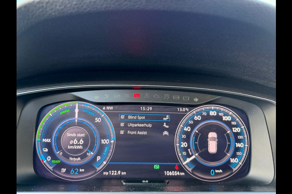 Volkswagen e-Golf e-Golf VERWACHT SOH 90% | ACHTERUITRIJ CAMERA | DIG. DASH| DODE HOEK| CARPLAY| STOELVERWARMING| LEUKE COMPLETE AUTO| RIJKLAAR INCL. 12 MND BOVAG GARANTIE