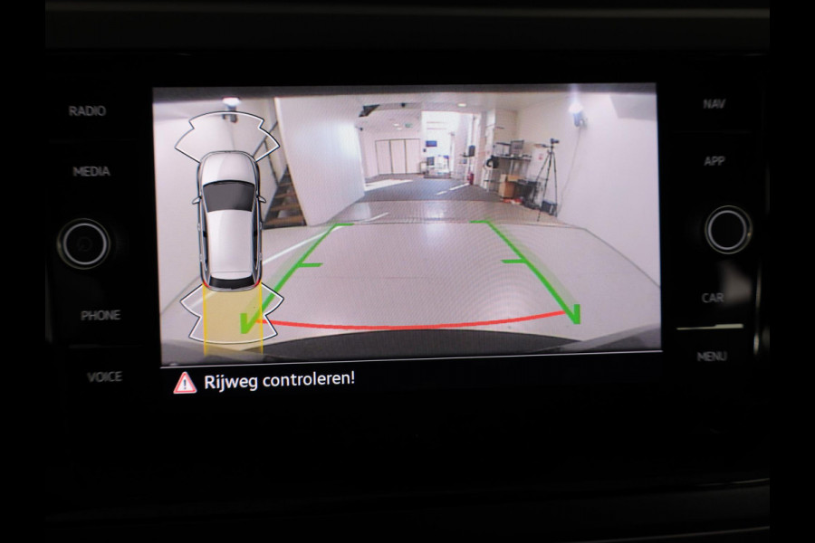 Volkswagen Polo 1.0 TSI R-Line Business 95pk 5bak| Camera| Navi| Matrix LED| verwarmde voorstolen