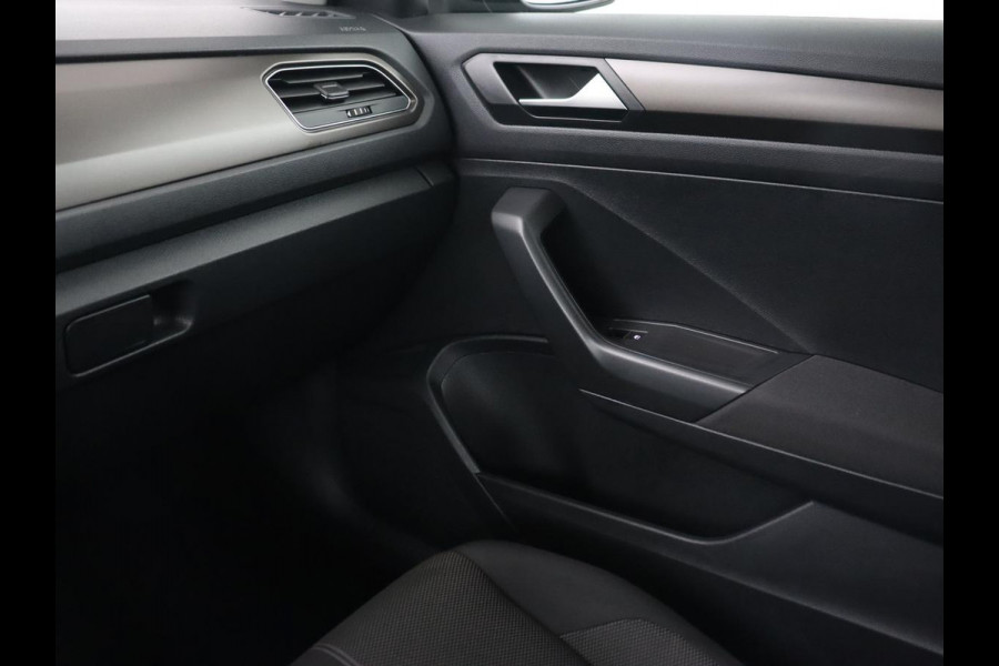 Volkswagen T-Roc 1.0 TSI Style | Carplay | Adaptive cruise | Parkeerhulp | Climate control | Bluetooth | 17'' lichtmetalen velgen