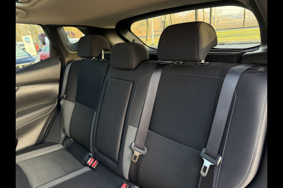 Nissan QASHQAI 1.3 DIG-T N-Connecta / Camera / Parkeersensoren / Trekhaak 1.300KG / Panoramadak / Carplay