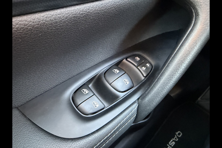 Nissan QASHQAI 1.3 DIG-T N-Connecta / Camera / Parkeersensoren / Trekhaak 1.300KG / Panoramadak / Carplay